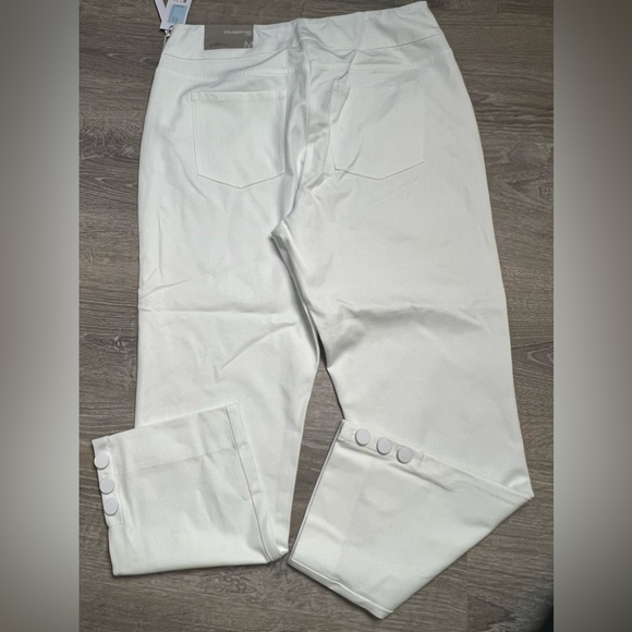 NWT Soft Surroundings Straight Leg Crop Pants- Cute Ankle Button- Medium - Picture 9 of 13